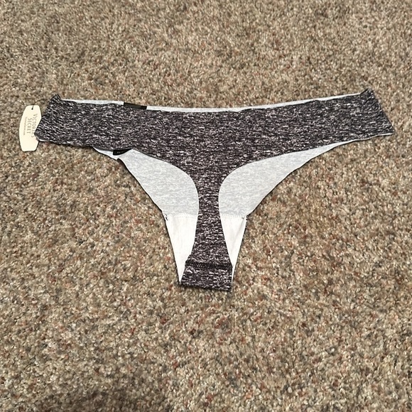 Victoria Secret Thong - Picture 2 of 4